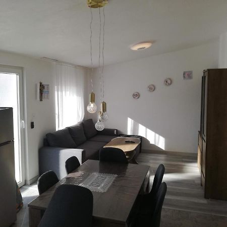 Apartman Kety Vir Exteriör bild