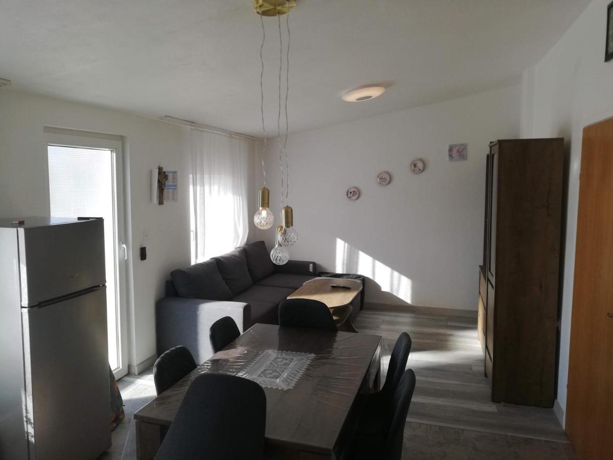 Apartman Kety Vir Exteriör bild