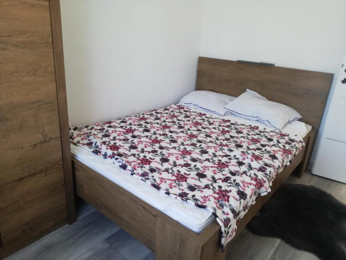 Apartman Kety Vir Exteriör bild